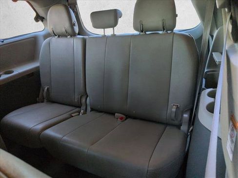 Used 2015 Toyota Sienna XLE w/ XLE Navigation Package image 19