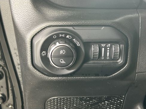 Used 2022 Jeep Gladiator Sport image 10