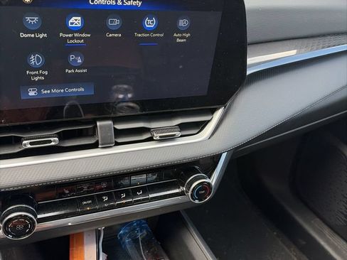 Used 2025 Chevrolet Equinox LT w/ Safety and Technology Package FWD image 13