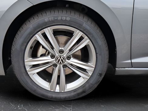 Certified 2024 Volkswagen Jetta SE FWD image 10