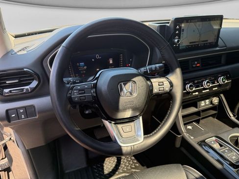 Used 2025 Honda Pilot Elite image 13