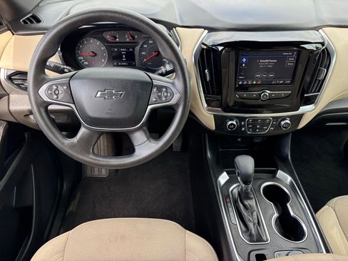 Used 2023 Chevrolet Traverse LS FWD image 6