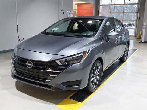 Used 2025 Nissan Versa SV w/ Trunk Package image 18