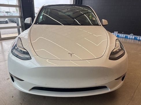 Used 2021 Tesla Model Y Long Range AWD/4WD image 3
