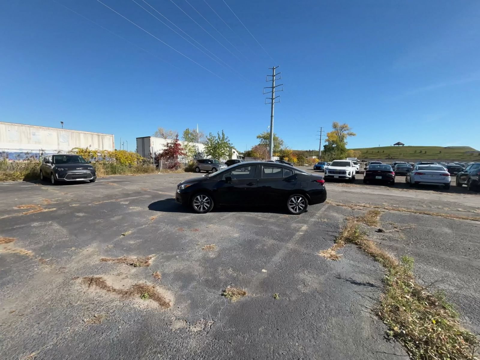 Used 2025 Nissan Versa SV FWD image 15
