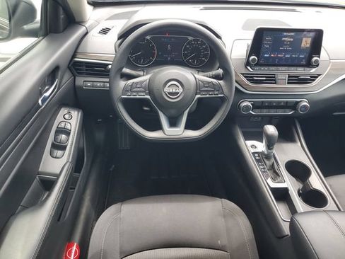 Used 2025 Nissan Altima 2.5 SV FWD image 26