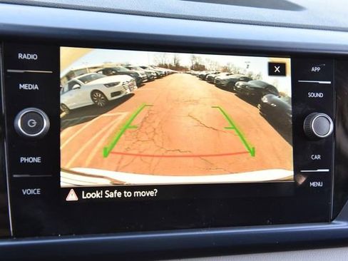 Used 2023 Volkswagen Taos SE w/ Panoramic Sunroof Package image 13