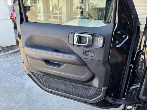Used 2025 Jeep Wrangler Unlimited Sahara AWD/4WD image 18