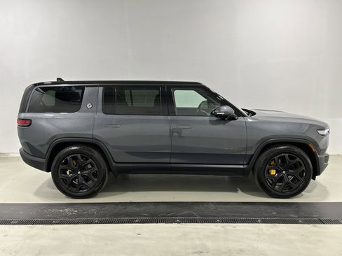 Used 2025 Rivian R1S Premium image 6