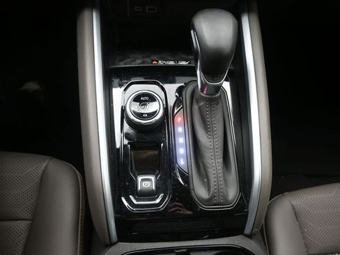 Used 2024 Chevrolet Colorado ZR2 w/ ZR2 Convenience Package III image 27