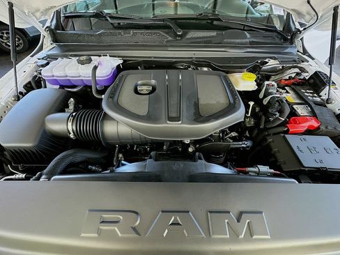 New 2026 RAM 1500 Express AWD/4WD image 17