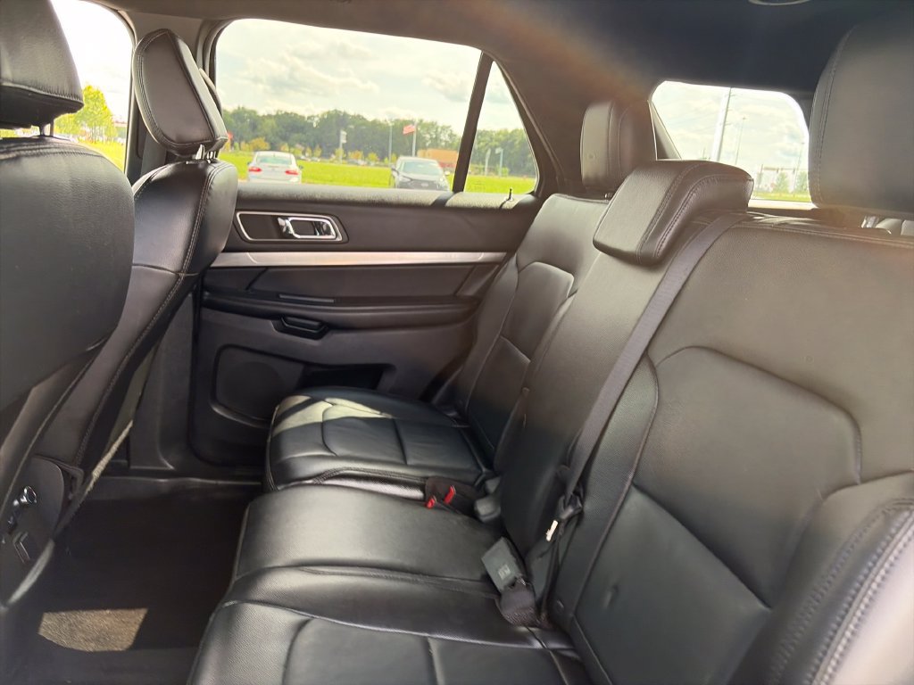 Used 2018 Ford Explorer XLT w/ Equipment Group 202A FWD image 26