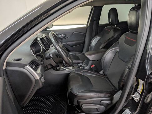 Used 2016 Jeep Cherokee Trailhawk w/ Cold Weather Group image 7