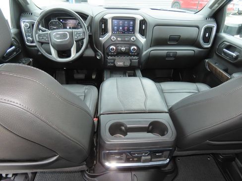 Used 2023 GMC Sierra 2500 Denali w/ Denali Black Diamond Edition AWD/4WD image 22