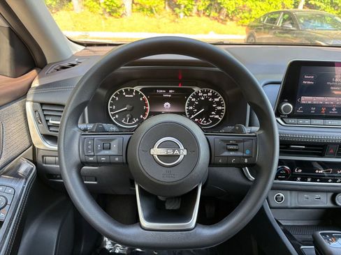 Used 2023 Nissan Rogue SV FWD image 35