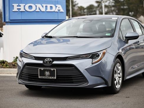 Used 2024 Toyota Corolla LE image 2