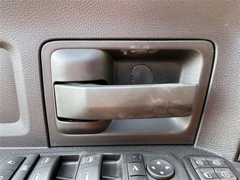 Used 2024 RAM 2500 Tradesman w/ Chrome Appearance Group image 31