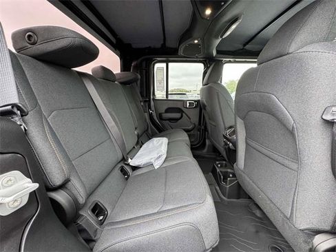 New 2025 Jeep Gladiator Sport image 15