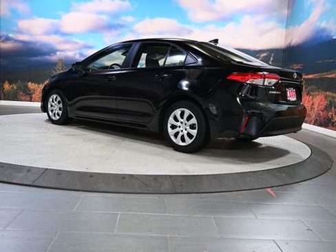 Used 2023 Toyota Corolla LE image 6