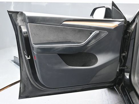 Used 2023 Tesla Model Y Long Range image 42