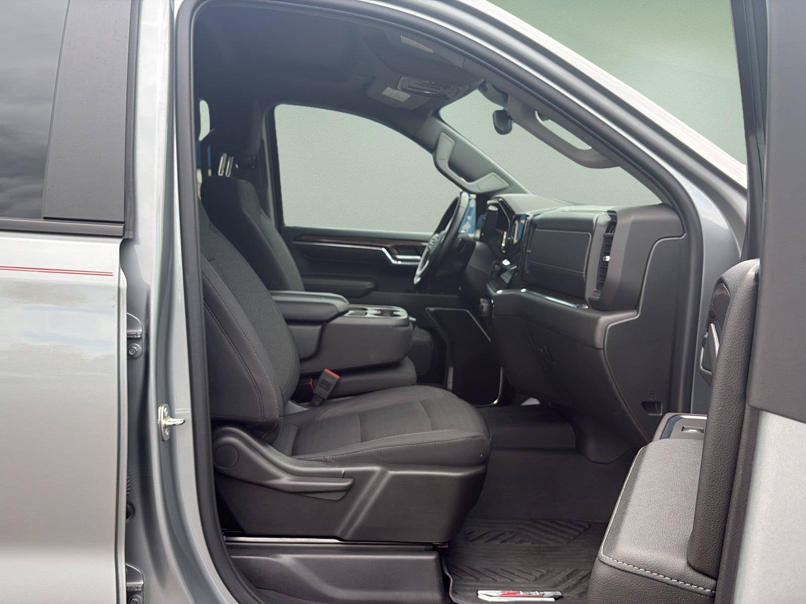 Used 2023 Chevrolet Silverado 1500 LT AWD/4WD image 13