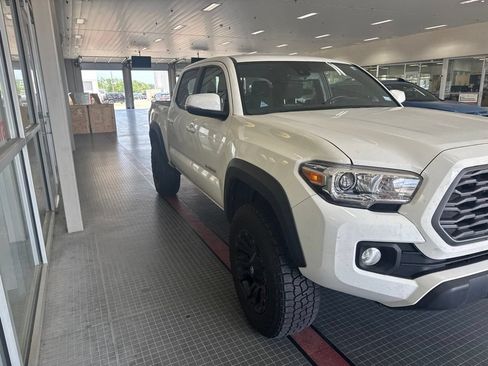 Used 2021 Toyota Tacoma TRD Off-Road w/ Technology Package AWD/4WD image 4