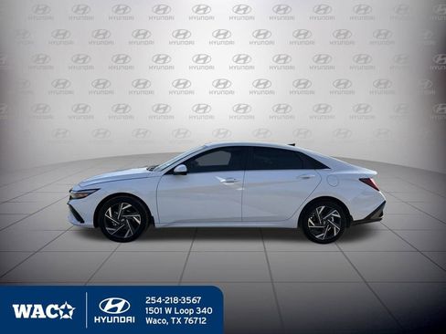 Used 2025 Hyundai Elantra SEL image 10