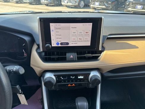 Used 2023 Toyota RAV4 LE AWD/4WD image 21