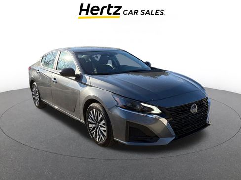 Used 2025 Nissan Altima 2.5 SV image 1