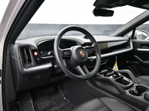 Certified 2026 Porsche Cayenne Coupe AWD/4WD image 4