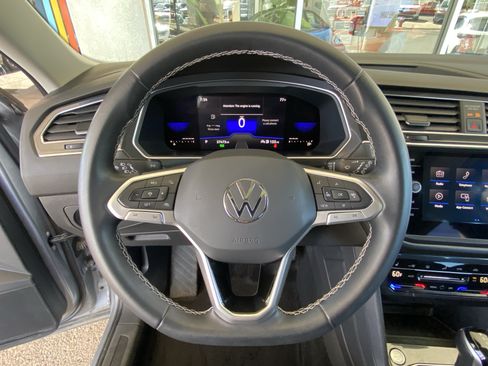 Used 2023 Volkswagen Tiguan SE w/ Panoramic Sunroof Package FWD image 20