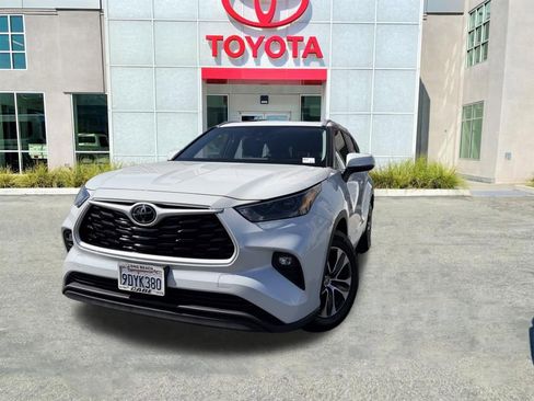 Certified 2023 Toyota Highlander XLE image 5