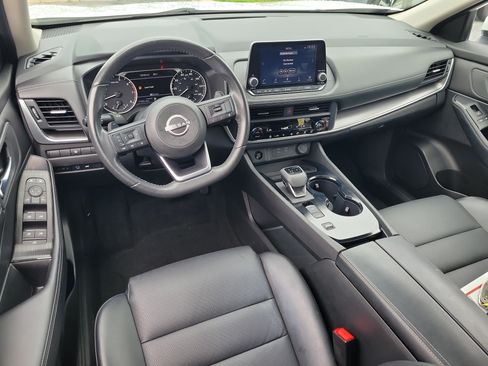 Certified 2024 Nissan Rogue SV w/ SV Premium Package FWD image 17