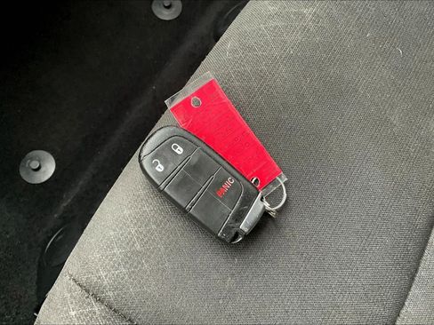 Used 2020 Jeep Grand Cherokee Laredo image 17