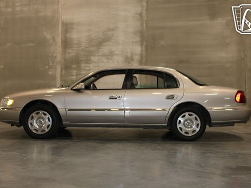 Used 1999 Lincoln Continental image 36