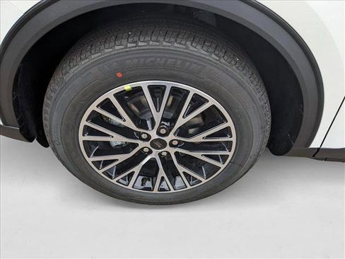 New 2024 Ford Escape SE image 10