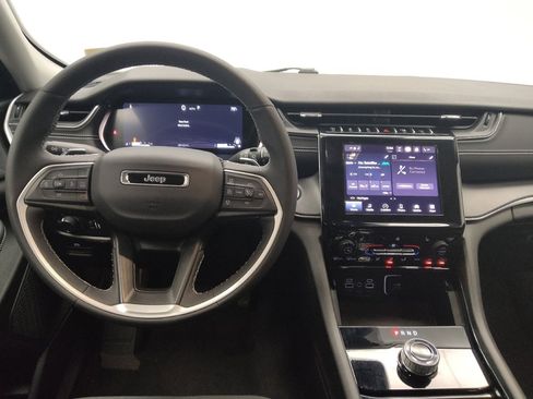 Used 2023 Jeep Grand Cherokee Laredo w/ Luxury Tech Group I AWD/4WD image 22