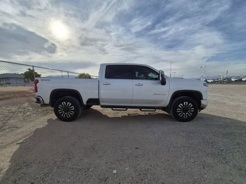 Used 2024 Chevrolet Silverado 2500 LTZ AWD/4WD image 9