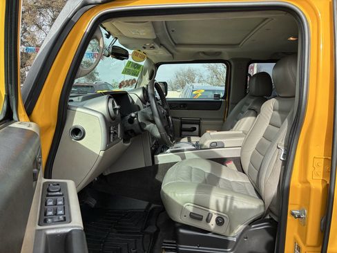 Used 2004 HUMMER H2 w/ Preferred Equipment Group image 3