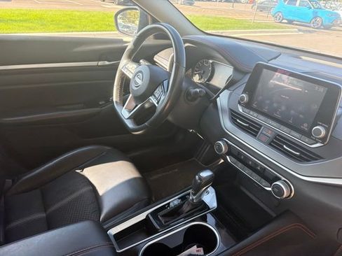 Used 2024 Nissan Altima 2.5 SR FWD image 14