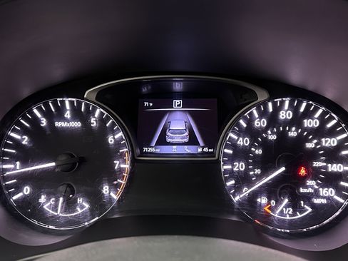 Used 2019 Nissan Pathfinder SL FWD image 21