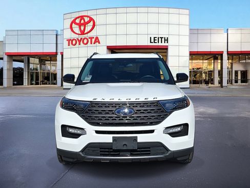 Used 2022 Ford Explorer XLT w/ Equipment Group 202A image 2