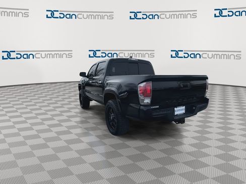 Used 2016 Toyota Tacoma Limited w/ Towing Package image 6