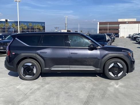 New 2026 Kia EV9 Light RWD image 2