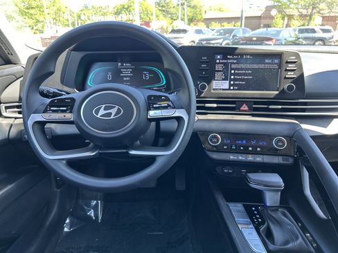 New 2026 Hyundai Elantra Hybrid FWD image 19