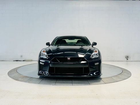 Used 2018 Nissan GT-R Premium AWD/4WD image 30