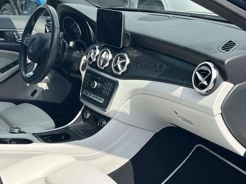 Used 2020 Mercedes-Benz GLA 250 w/ Premium Package image 25