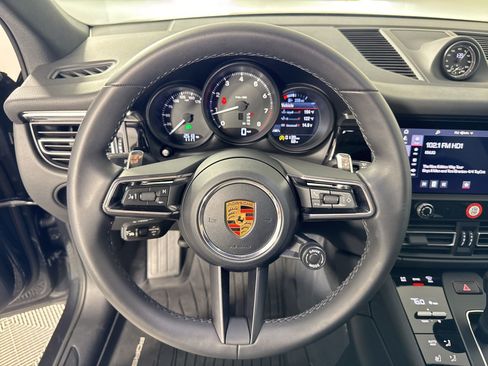 Certified 2026 Porsche Macan AWD/4WD image 19