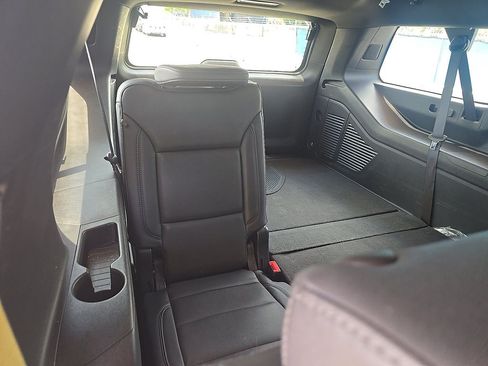 Used 2025 Chevrolet Suburban Z71 AWD/4WD image 13