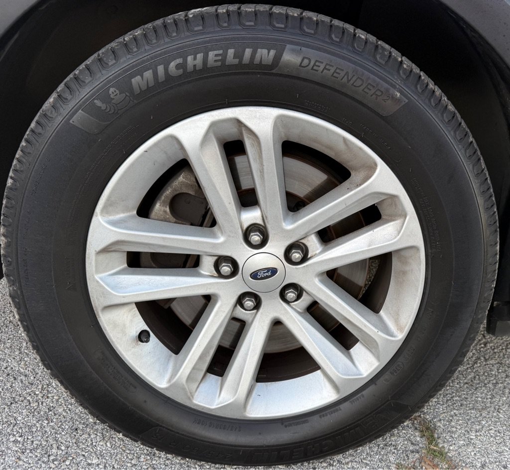 Used 2015 Ford Explorer XLT w/ Equipment Group 202A FWD image 26